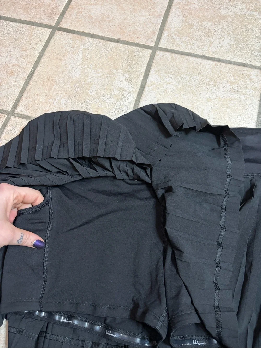 Lululemon Pleat To Street Mid-Rise Skirt 13” (Black) Size 10